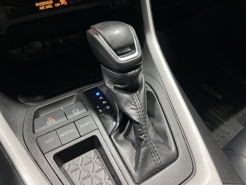 Used 2020 Toyota RAV4 XLE Premium image 13