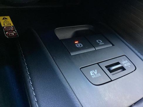 Certified 2024 Toyota Venza Nightshade image 19