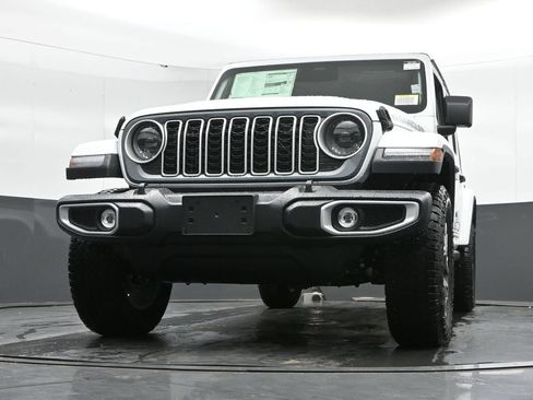 New 2026 Jeep Wrangler Unlimited Sahara w/ Rockslide Package AWD/4WD image 45