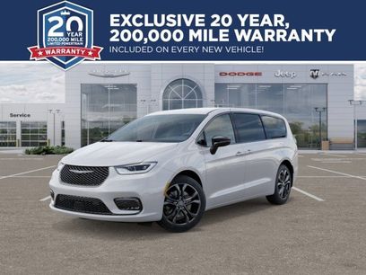 New 2026 Chrysler Pacifica Select
