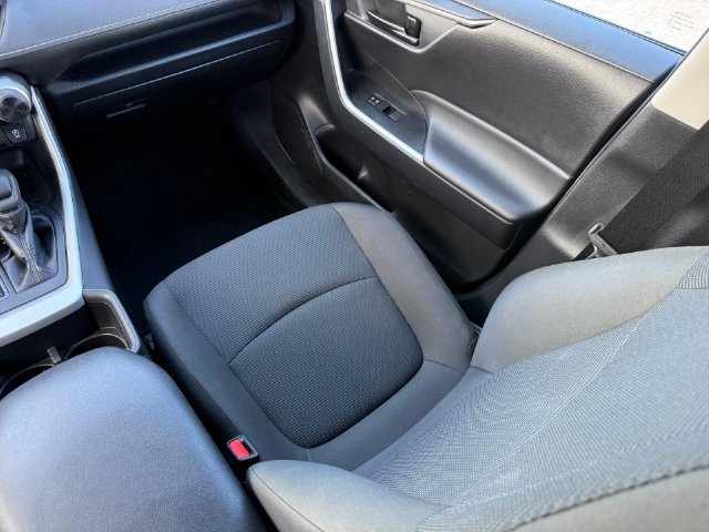 Used 2025 Toyota RAV4 LE AWD/4WD image 24