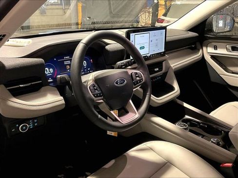 New 2026 Ford Explorer Active w/ Active Comfort Package image 7