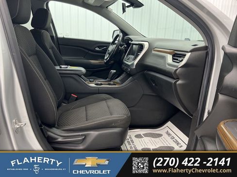 Used 2018 GMC Acadia SLE image 15