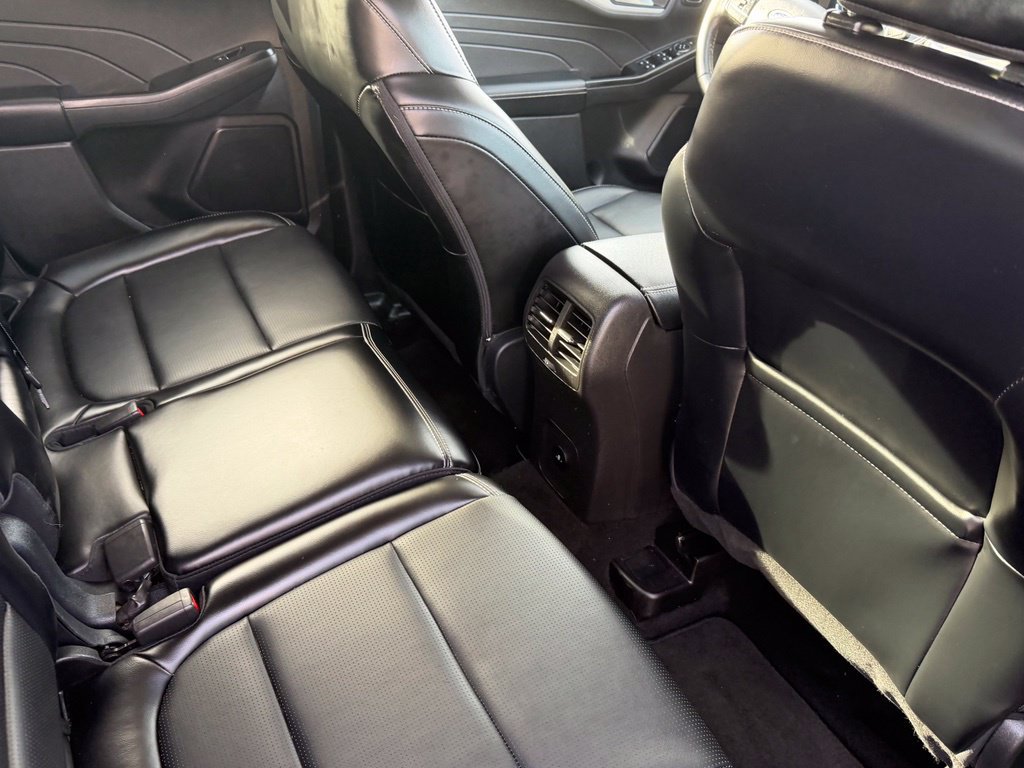 Certified 2025 Ford Escape Platinum AWD/4WD image 37