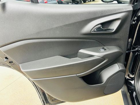 Used 2024 Chevrolet Trax LT w/ Driver Confidence Package image 25