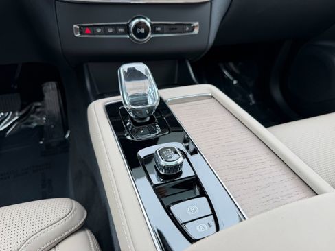 Certified 2026 Volvo XC90 T8 Ultra AWD/4WD image 17