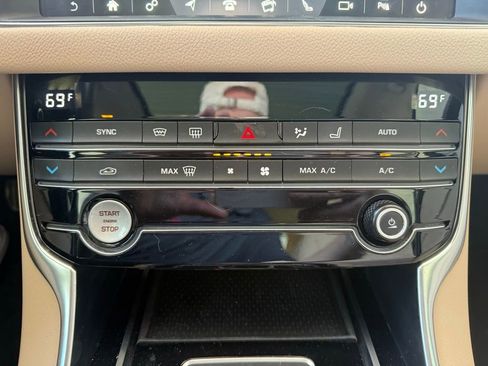 Used 2020 Jaguar XF Premium image 22