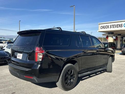 Used 2023 Chevrolet Suburban Z71 w/ Luxury Package image 11
