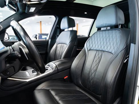 Used 2022 BMW X7 M50i image 20