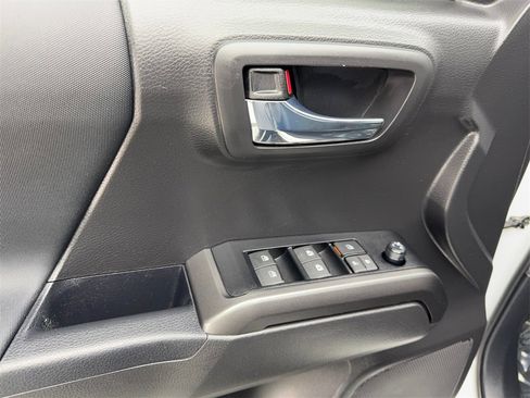 Used 2023 Toyota Tacoma 4x4 Double Cab image 33