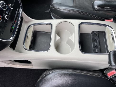 Used 2019 Dodge Grand Caravan SXT image 21