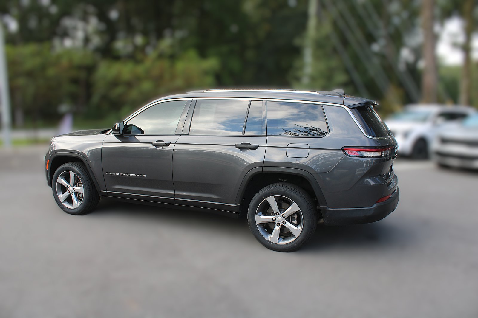 Used 2022 Jeep Grand Cherokee L Limited RWD image 6