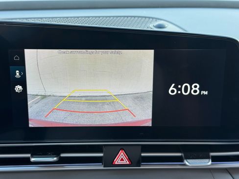 Used 2024 Hyundai Elantra SEL FWD image 27