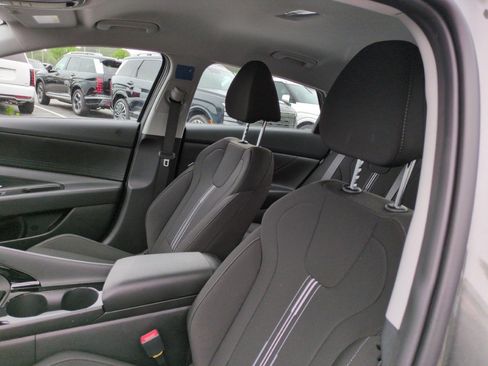 New 2026 Hyundai Elantra Hybrid FWD image 17