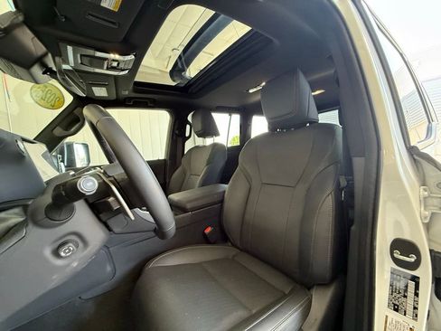 Used 2025 Lexus GX 550 w/ Accessory Package (32) AWD/4WD image 4