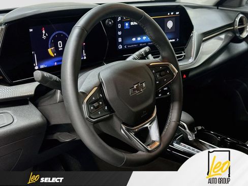 Used 2025 Chevrolet Trax ACTIV w/ Sunroof Package FWD image 13