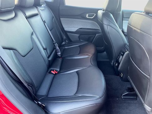 Used 2025 Jeep Compass Latitude image 26