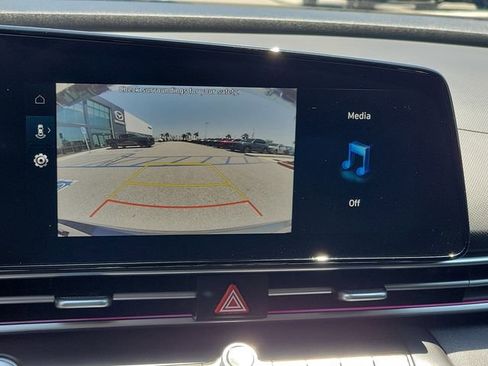 Used 2024 Hyundai Elantra SEL FWD image 12