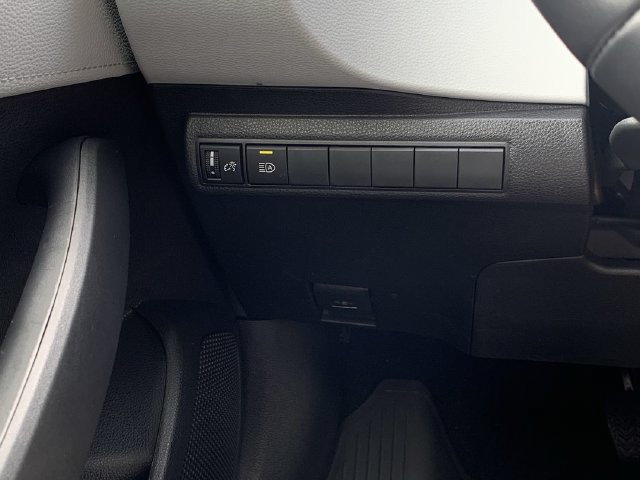 Used 2025 Toyota Corolla SE FWD image 32