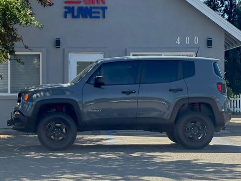 Used 2018 Jeep Renegade Sport w/ Power & Air Group AWD/4WD image 8
