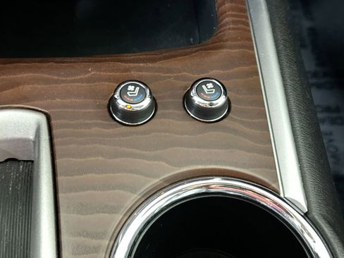 Used 2018 Nissan Pathfinder Platinum image 28