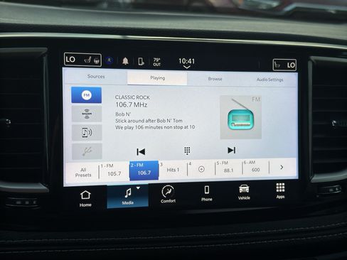 Used 2024 Chrysler Pacifica Touring-L FWD image 17