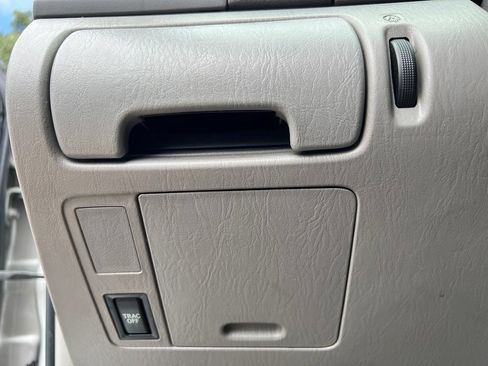 Used 2004 Toyota Camry XLE FWD image 38