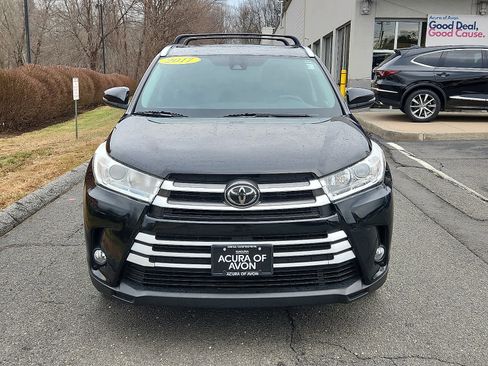 Used 2017 Toyota Highlander XLE image 2