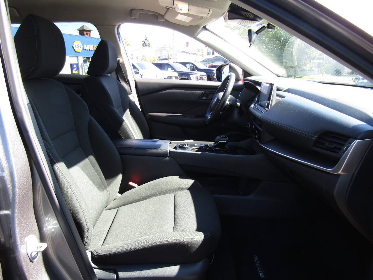 Used 2024 Nissan Rogue S AWD/4WD image 24