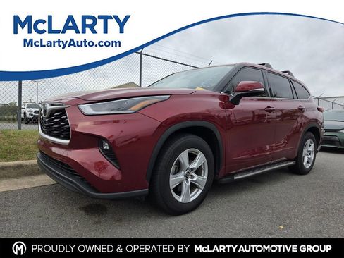 Used 2021 Toyota Highlander LE image 1