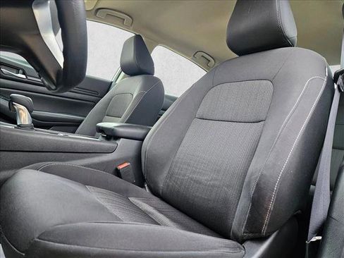 Used 2025 Nissan Altima 2.5 SV image 10