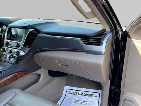 Used 2019 Chevrolet Suburban Premier AWD/4WD image 17