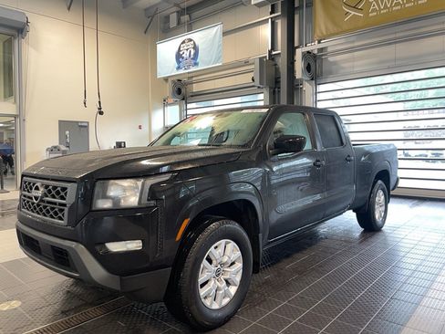 Used 2024 Nissan Frontier SV w/ Technology Package AWD/4WD image 3