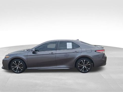 Used 2019 Toyota Camry SE image 9