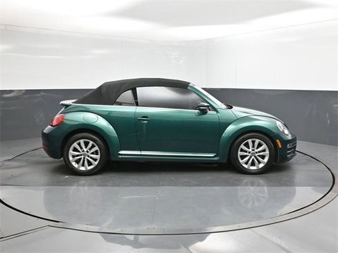 Used 2017 Volkswagen Beetle 1.8T Classic image 26