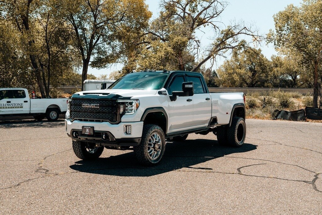 Used 2023 GMC Sierra 3500 Denali w/ Denali Ultimate Package AWD/4WD image 3