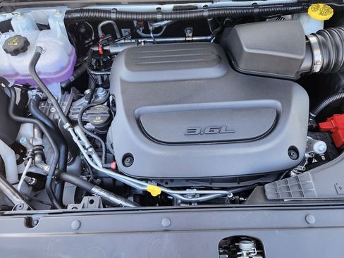 New 2026 Chrysler Pacifica Select AWD/4WD image 32