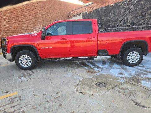 Certified 2022 Chevrolet Silverado 3500 LT w/ Convenience Package image 4