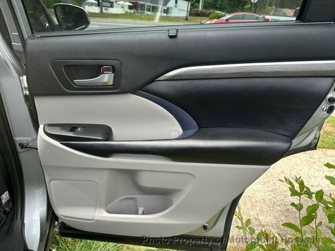 Used 2019 Toyota Highlander Limited Platinum AWD/4WD image 27