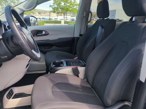 Used 2019 Chrysler Pacifica Touring Plus w/ Tire & Wheel Group image 20