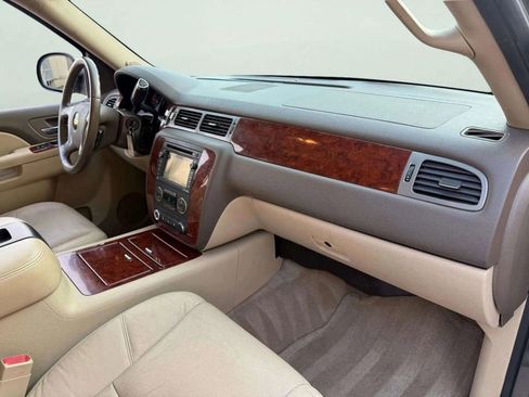 Used 2011 Chevrolet Suburban LTZ image 25