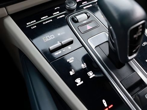 Used 2021 Porsche Cayenne E-Hybrid AWD/4WD image 58