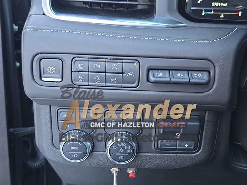 Used 2023 GMC Yukon XL Denali Ultimate image 24