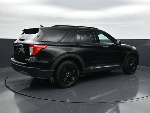 Used 2023 Ford Explorer XLT w/ Equipment Group 202A AWD/4WD image 2