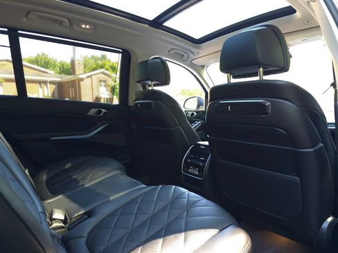 Used 2025 BMW X7 xDrive40i w/ Premium Package AWD/4WD image 24