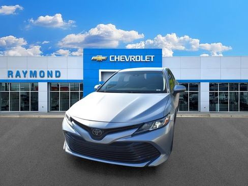 Used 2018 Toyota Camry LE FWD image 7