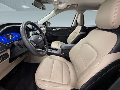 Used 2022 Ford Escape Titanium AWD/4WD image 4