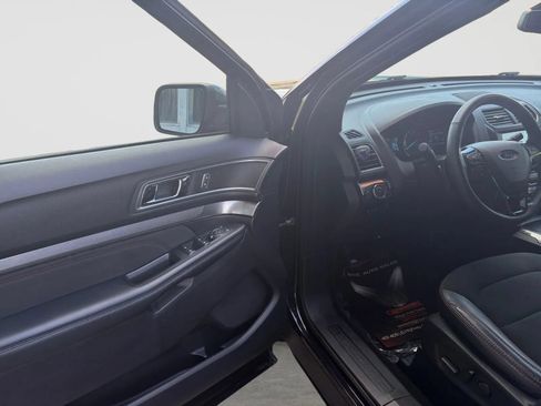 Used 2019 Ford Explorer XLT w/ Equipment Group 202A AWD/4WD image 11