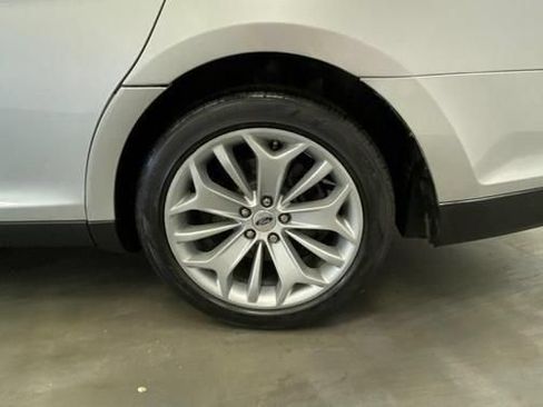 Used 2019 Ford Taurus Limited FWD image 19