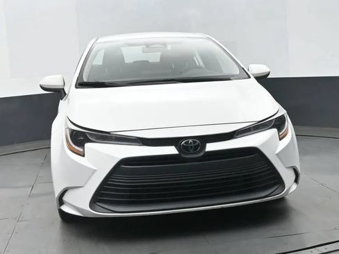 Used 2024 Toyota Corolla LE FWD image 3